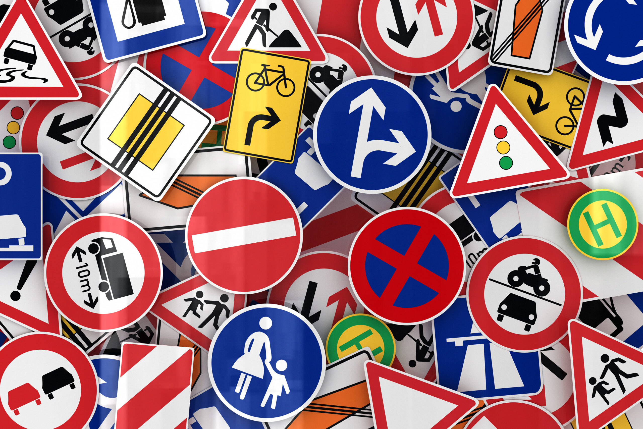 Collage di segnali stradali - Autoscuola Vedano